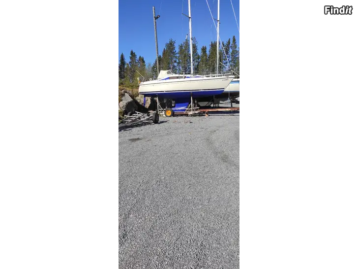 Säljes Segelbåt Maxi Fenix Dinette -85
