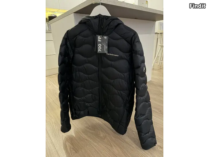 Myydään Uusi peak performance helium hood