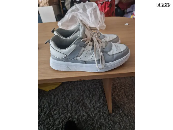 Säljes Skor 35