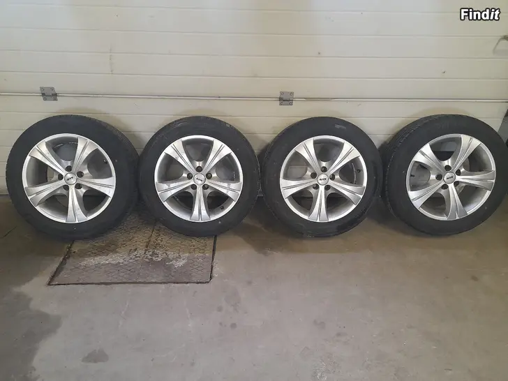 Myydään 5x100 aluvanteet kesärenkailla