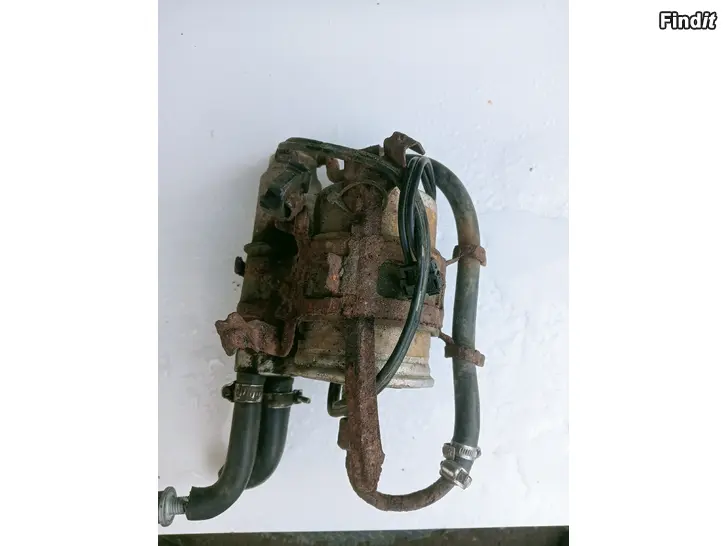 Myydään MB C 1994 2,0 pensa polttoainepumppu yksikkö