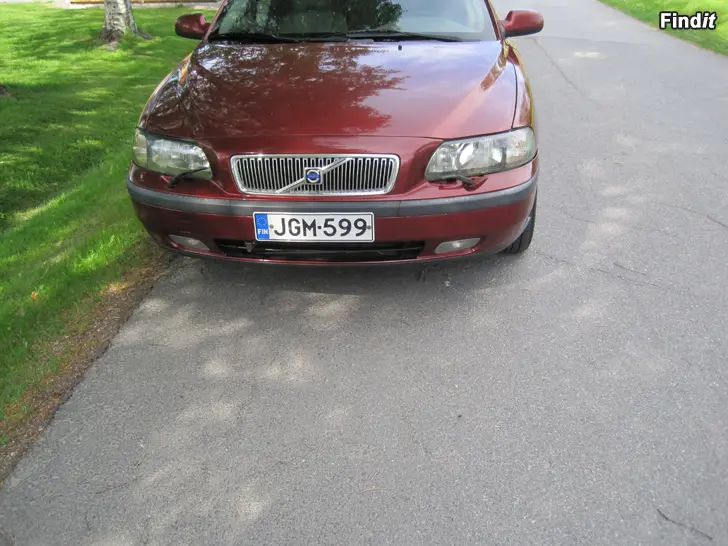 Myydään Volvo V 70 2000