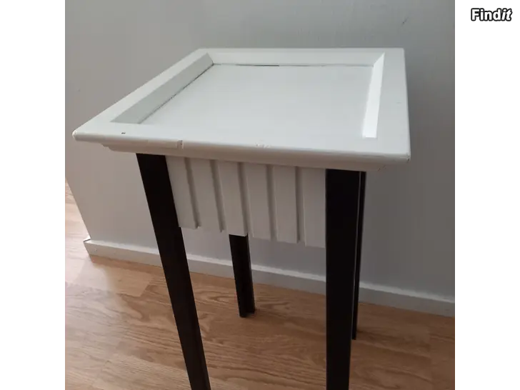 Myydään Pikkupöytä