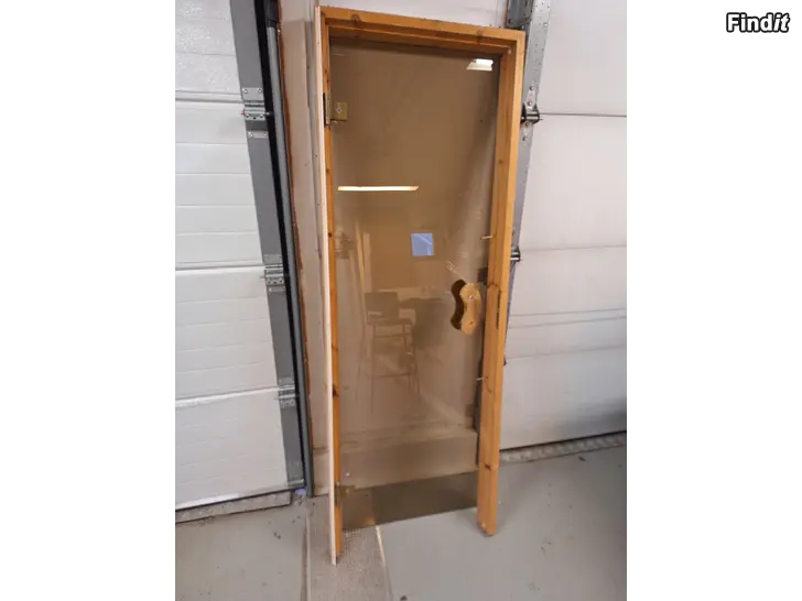 Säljes Bastudörr+karm  fönster 66