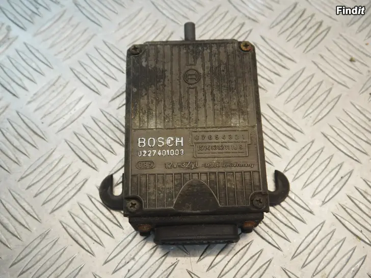 Myydään BMW 1985 Control Unit Bosch 0227401001 BMW 12141459018