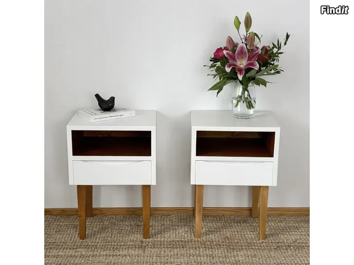 Säljes Renoverade nattduksbord 2 st leveransmöjlighet