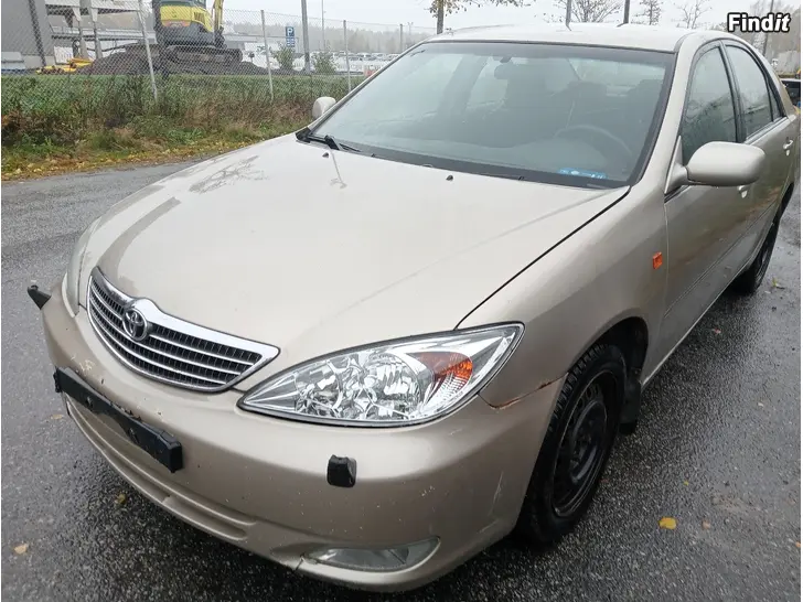 Myydään Toyota Camry 2,4 automaatti 2003 varaosina