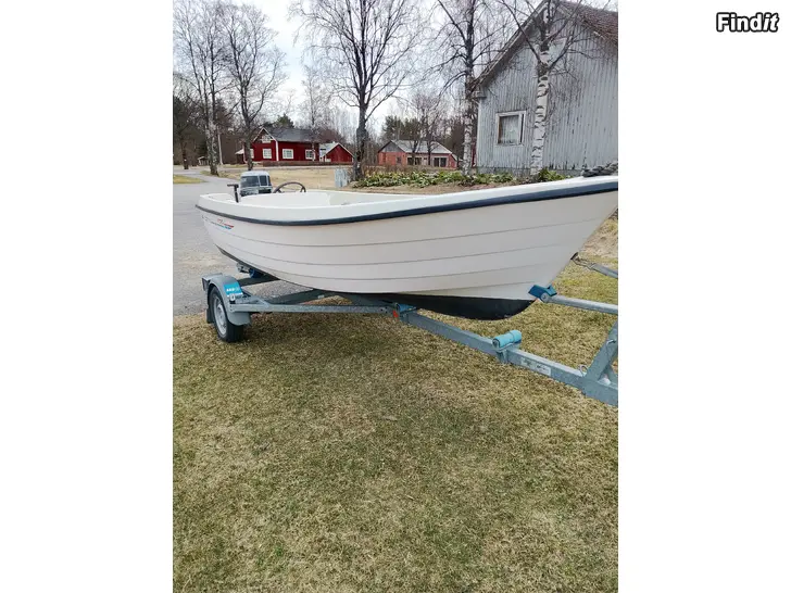 Myydään Båten Säljes på auktion