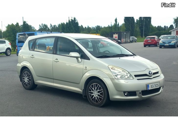 Myydään Toyota Corolla Verso 1.8 VVT-i Bensa 7 hengen