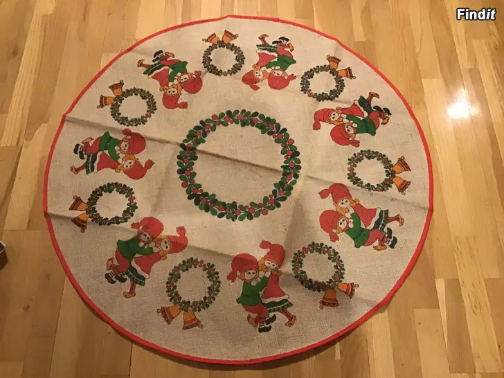 Säljes Rund och fin Julgrans matta