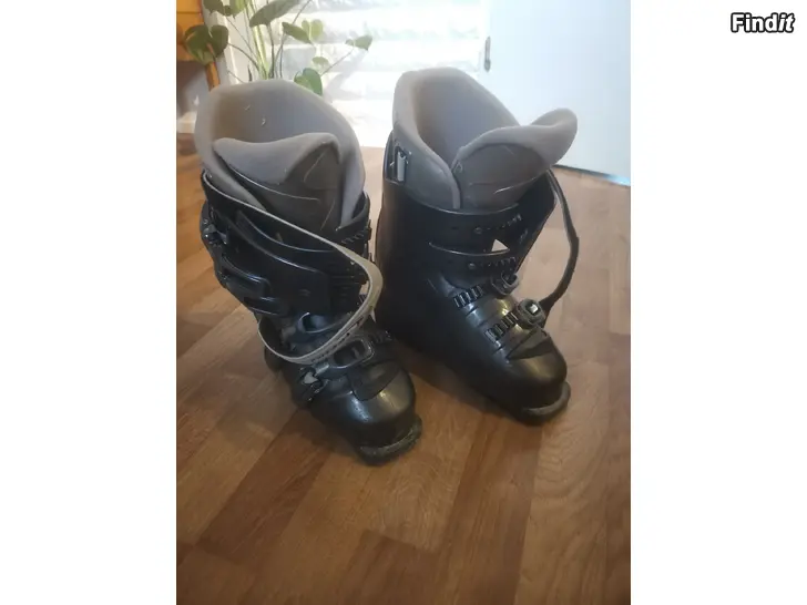 Säljes Salomon slalomsko stl 40