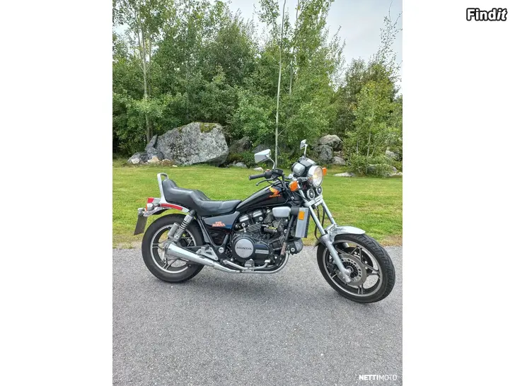 Myydään Honda VF750C V45 Magna 1982