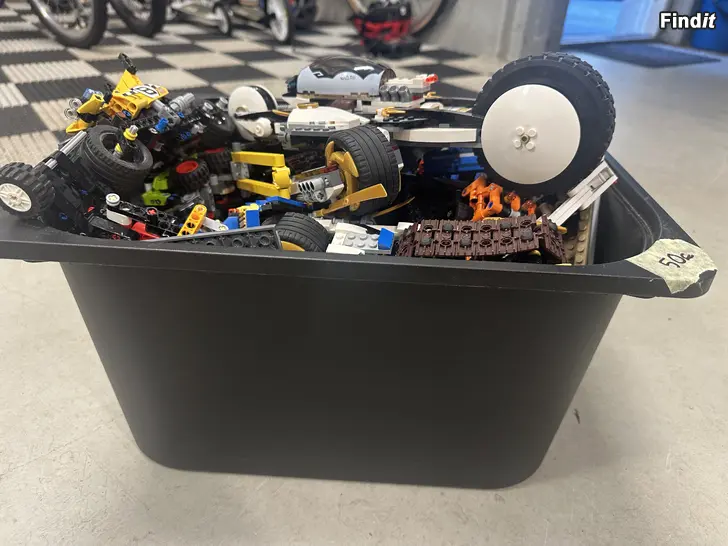 Säljes Stor låda med Blandat Lego