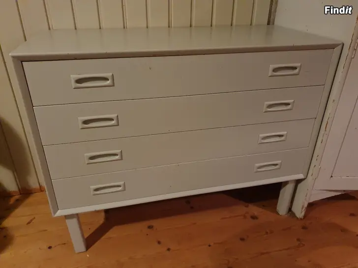 Myydään Retro vintage byrå lipasto