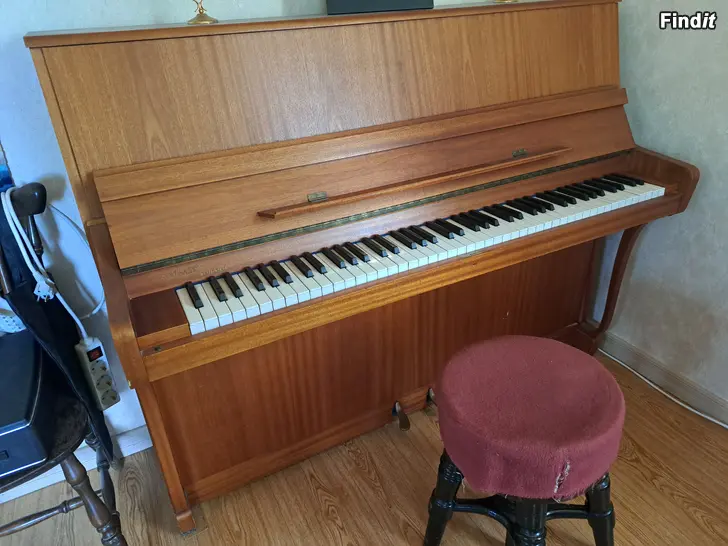 Myydään Piano