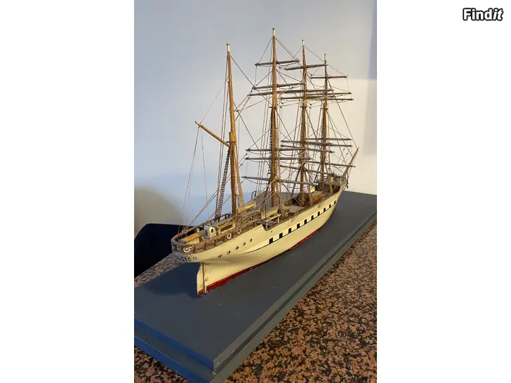 Säljes Miniatyr av ett skepp
