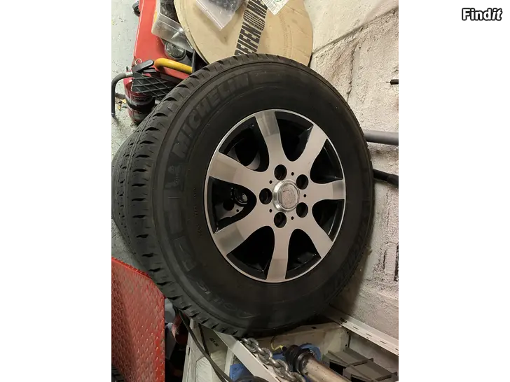 Säljes Fiat Ducato husbilsdäck  15. 5x118