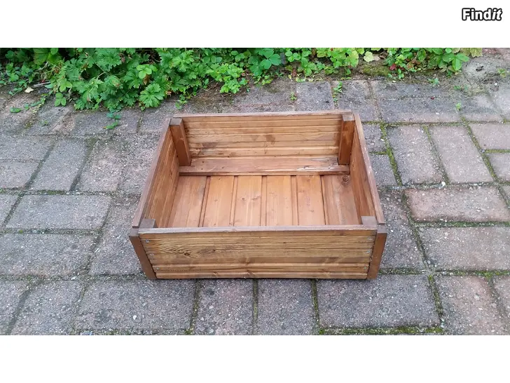 Säljes Puulaatikko DIY puupaneeleista 44x55cm  -hinta 5e