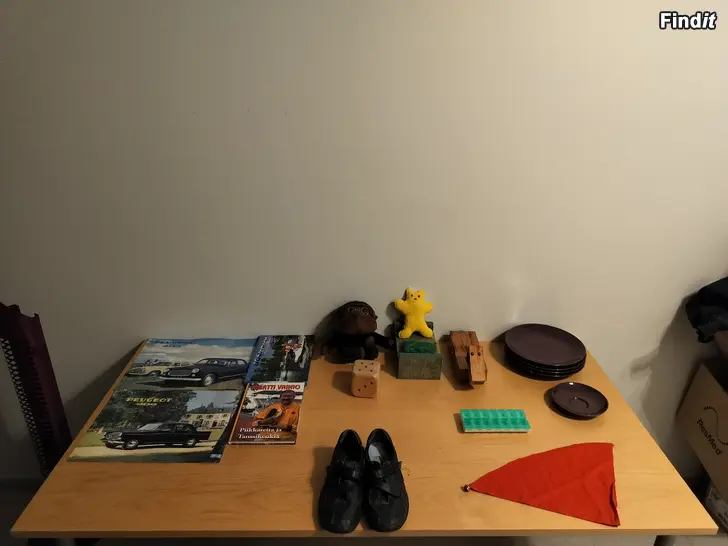 Säljes Pahvitaulu Peugeot tonttuhattu