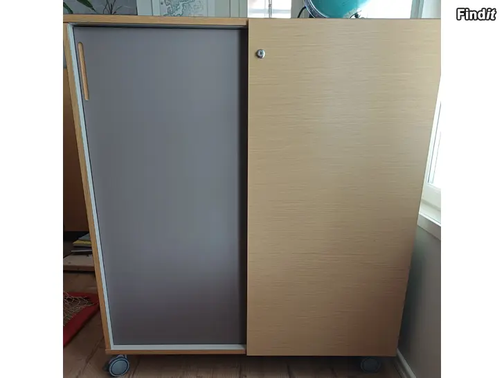 Säljes Martela skåp