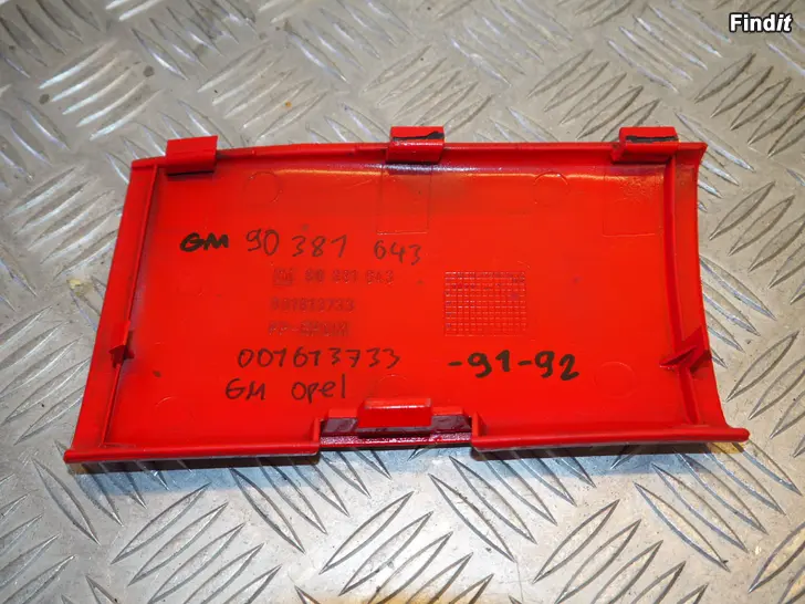 Myydään Opel muovikansi GM 90381643 001613733