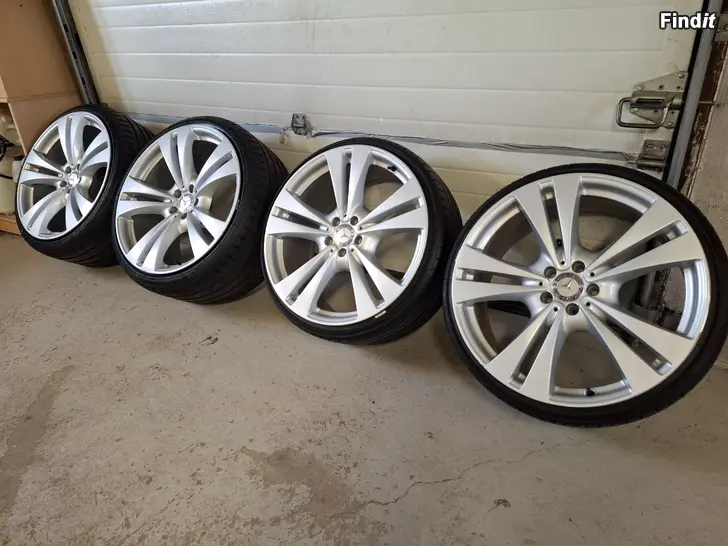 Myydään Mercedes Benz 21 rengassarja