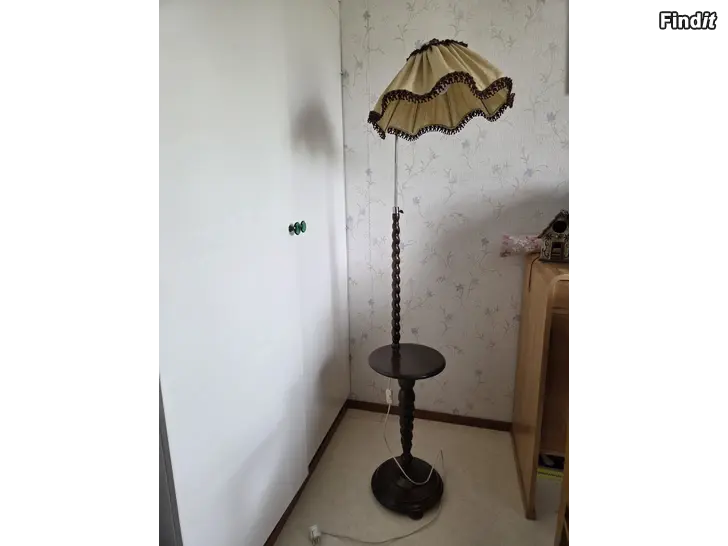 Säljes Lampa med bord