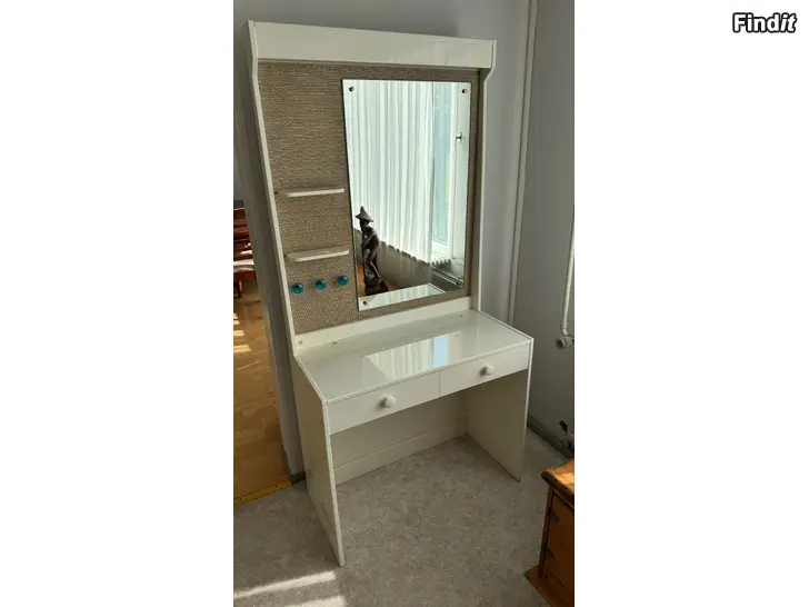 Säljes Sminkbyrå + byrå