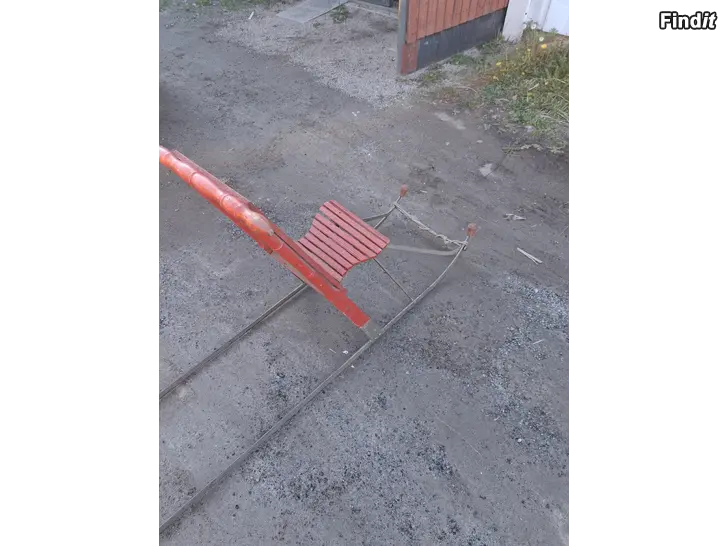 Myydään potkukelkka