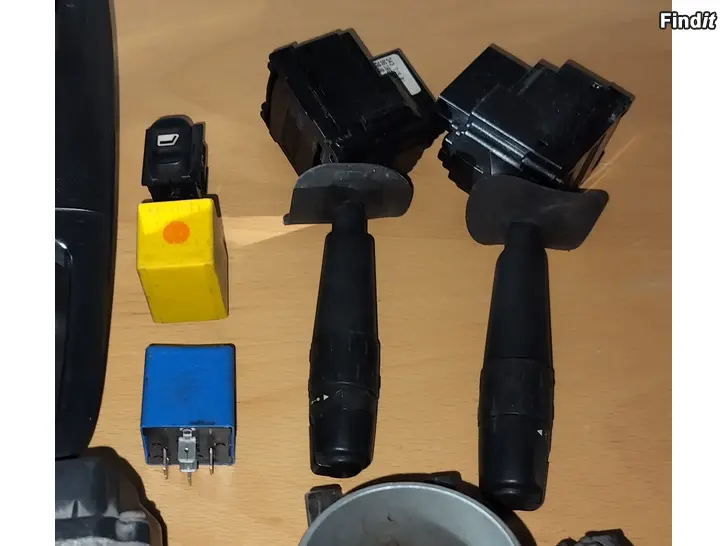 Myydään Monitoimiviiksi pyyhkijät monitoimiviiksi pyyhkijät releet