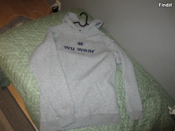 Säljes Wu Wear huppari koko L