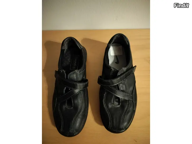 Myydään Naisten kengät sievi