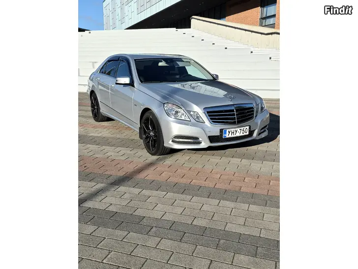 Myydään Mercedes-Benz E250 vm12 suomiauto