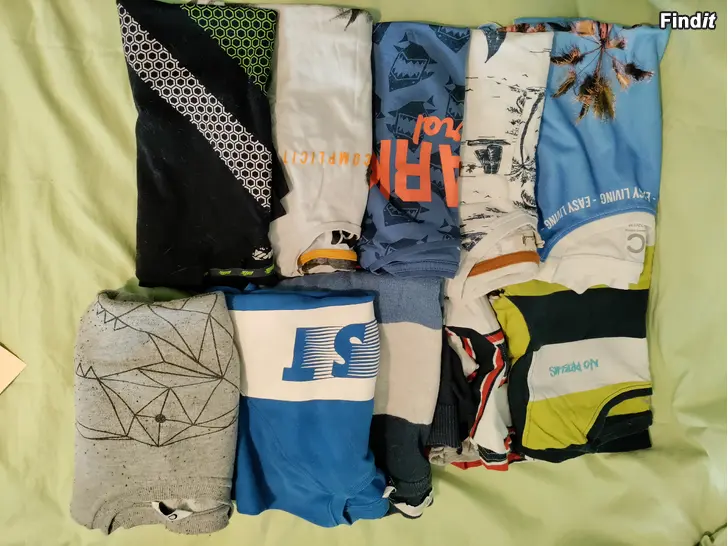 Säljes Klädpaket storlek 122-128