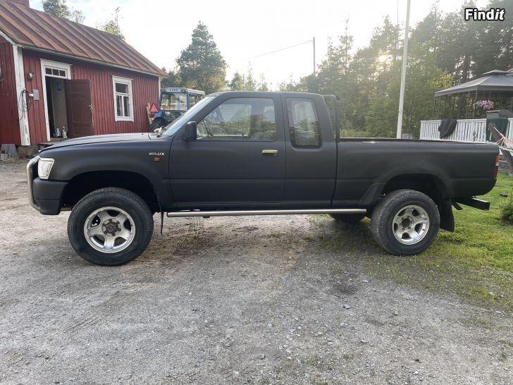Myydään Hilux