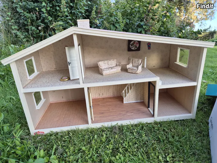 Myydään Lundby dockhus med möbler