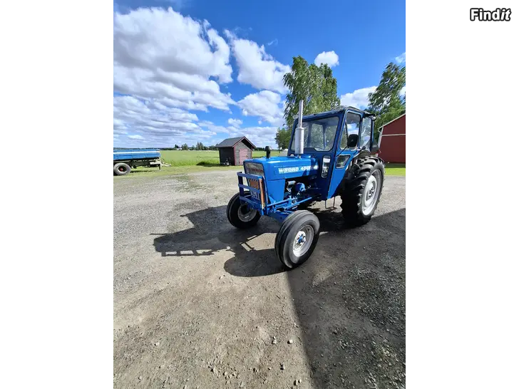 Myydään Ford 4000
