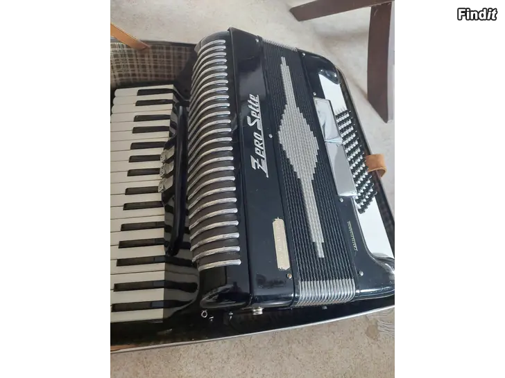Myydään Pianohaitari  zero zette