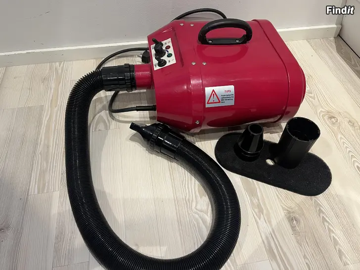 Säljes HORNBLOWER- dubbelmotor Hundfön 2800W, röd