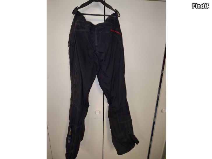 Myydään Naisten MC ajopuku