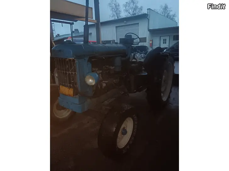 Säljes Hög fordson major // Mörkkö majuri