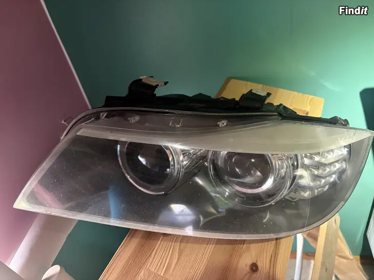 Säljes BMW e91/e90 framlampa