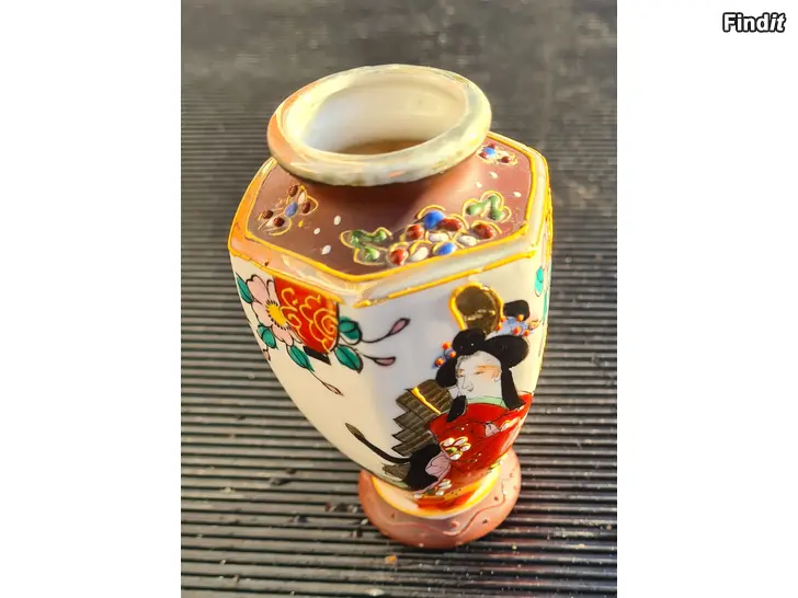 Säljes vas  ca, 9cm hög