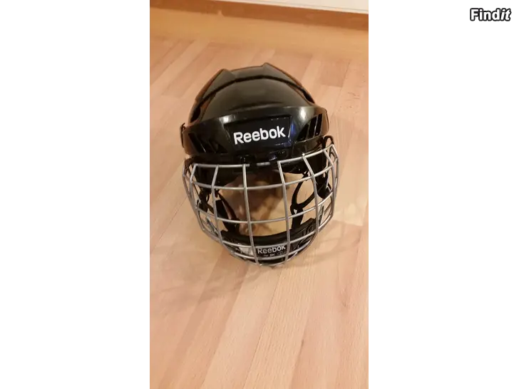 Myydään Reebok 3K S Combo jääkiekkokypärä musta kasvosuojalla 22e