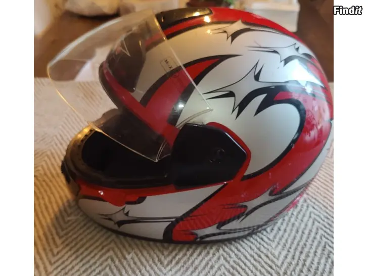 Myydään V-Can  mopo/mönkijä kypärä