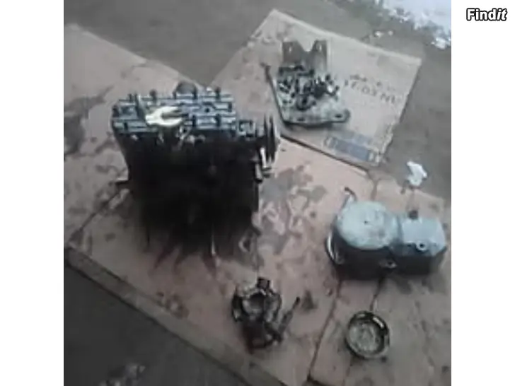 Myydään Polaris Indy 500 moottorin osat