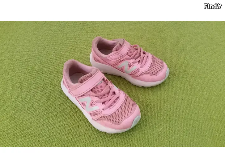 Myydään New Balance 570 lasten lenkkarit EU 26 -hinta 3e