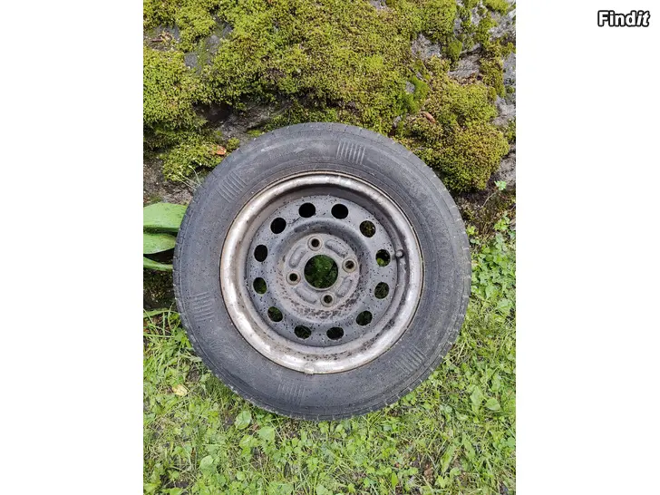 Myydään Ford Escort MK3 vanteet renkaineen