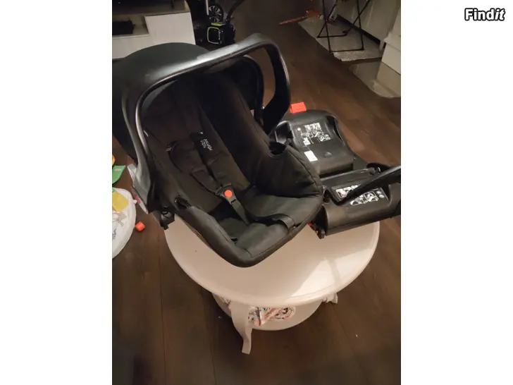 Säljes Britax babyskydd