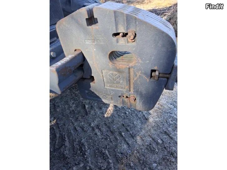 Myydään New holland keulapainot